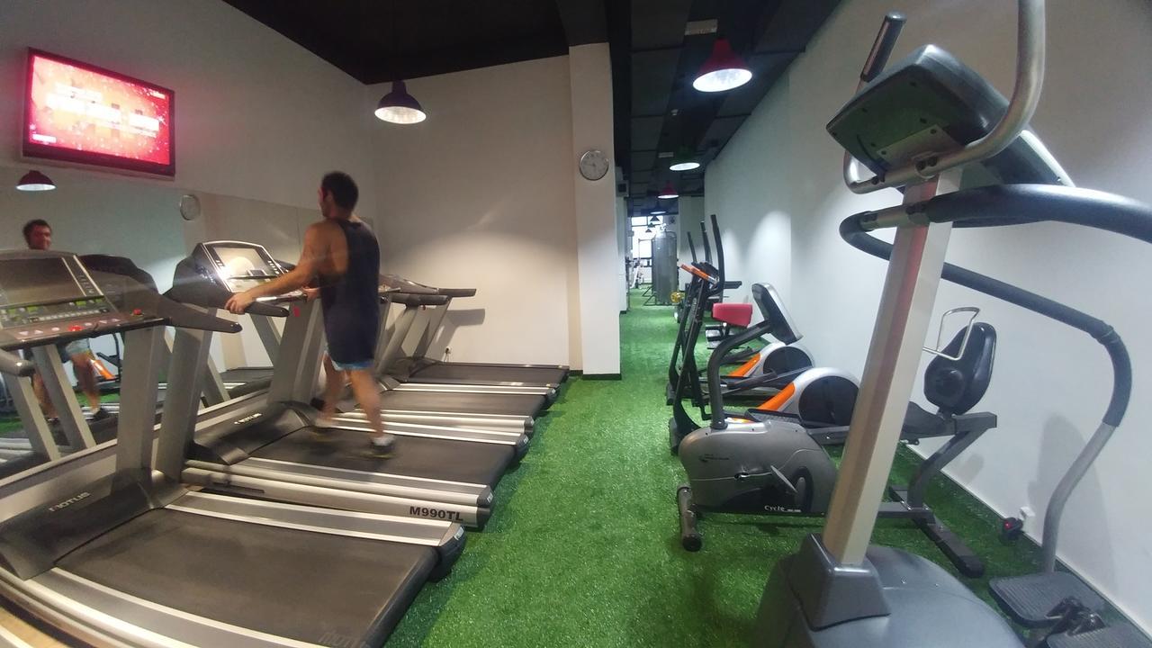 Cross Health Spa Center 耶烈万 外观 照片